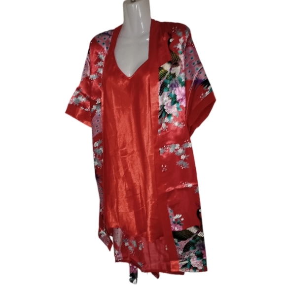 Red chemise and robe set - Picture 4 of 10